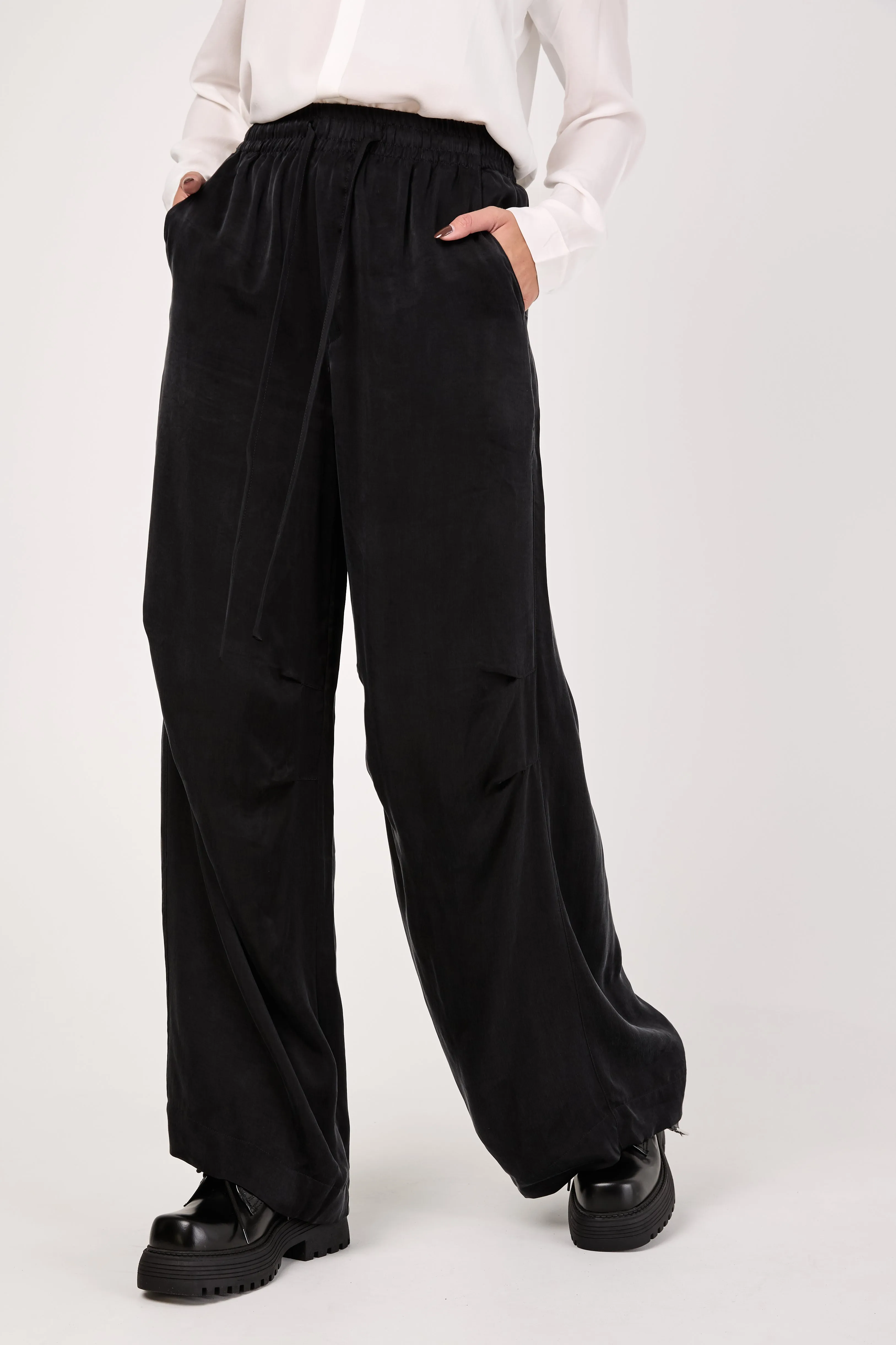 Cupro Wide Pants in Black